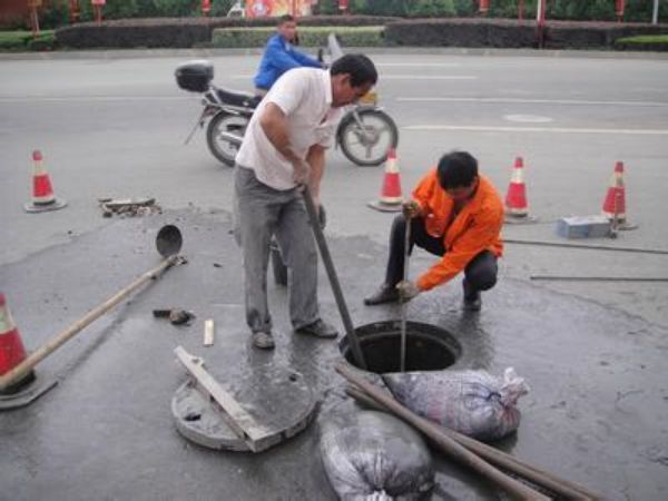 房东堵塞管道怎么疏通（出租屋管道堵了,房东需要通?）